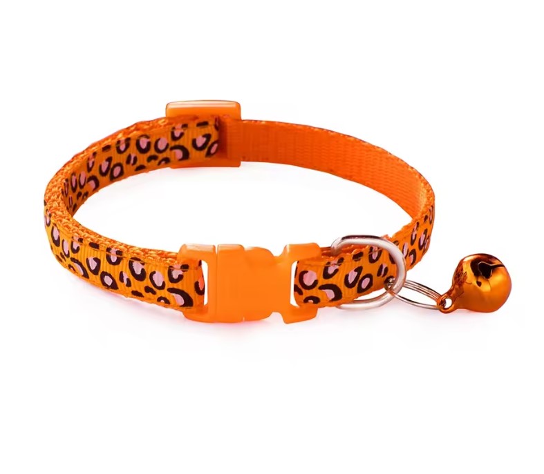 Collier pour chat à sangle réglable avec imprimé léopard et cloche