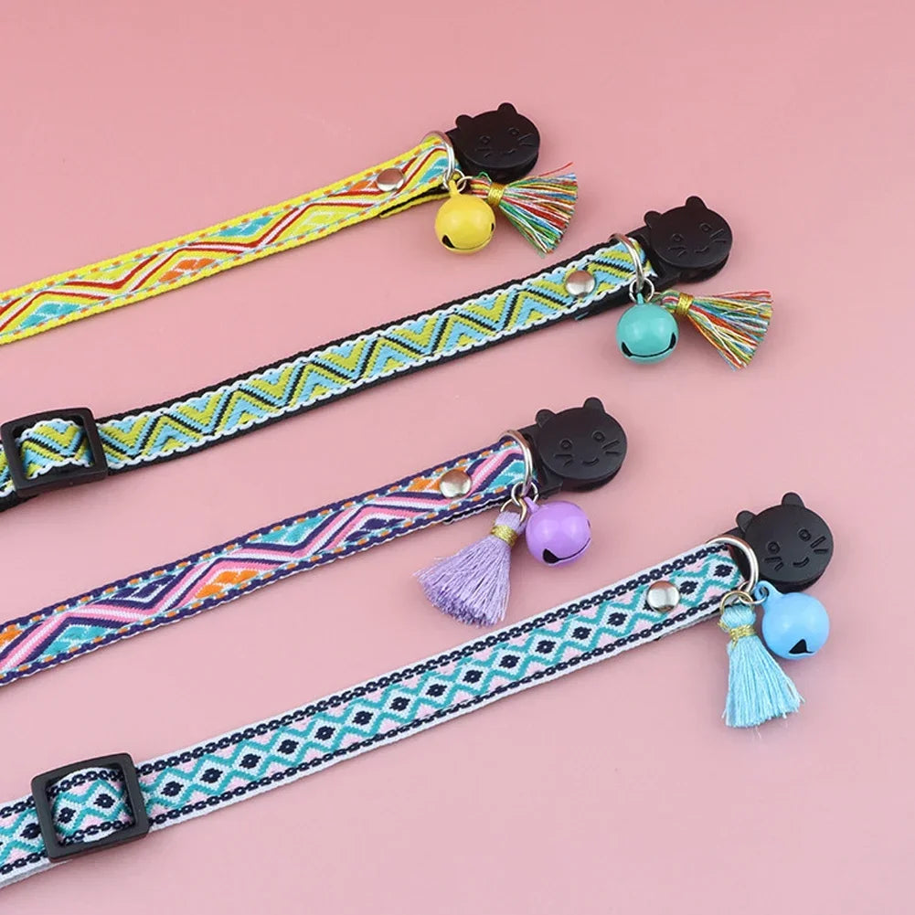 Collier motif Jacquard pour chat et petit chien avec cloche et pompon
