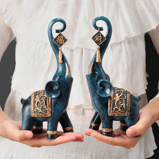 Paire de statues d’éléphants ornées