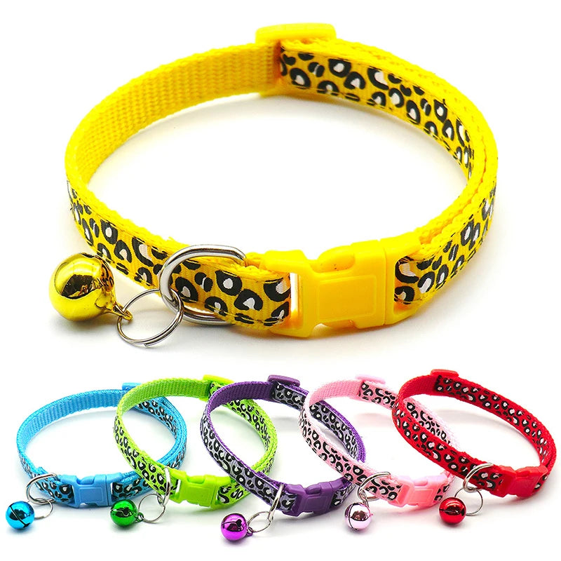 Collier pour chat à sangle réglable avec imprimé léopard et cloche