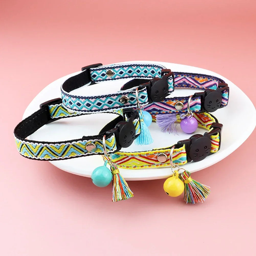 Collier motif Jacquard pour chat et petit chien avec cloche et pompon