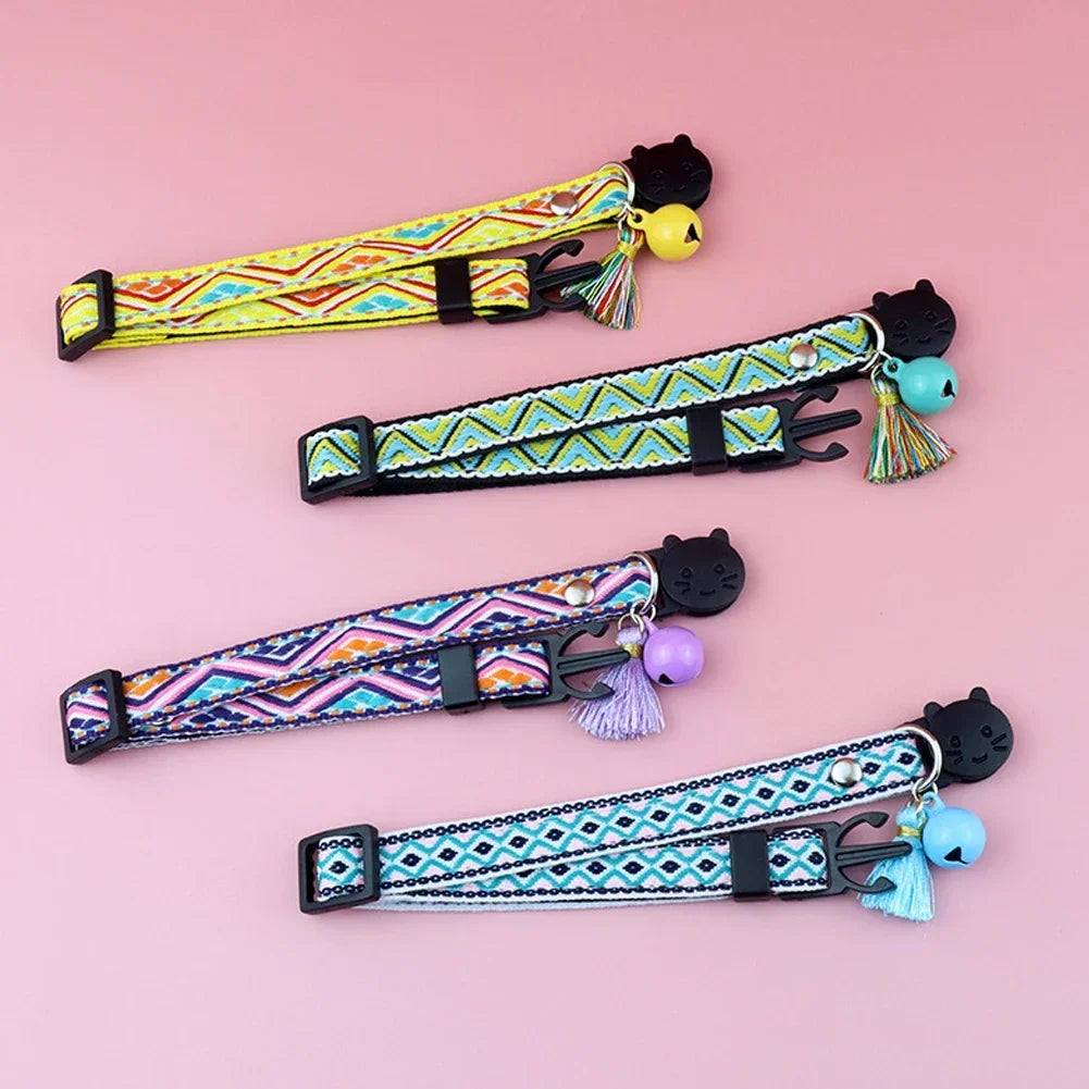 Collier motif Jacquard pour chat et petit chien avec cloche et pompon