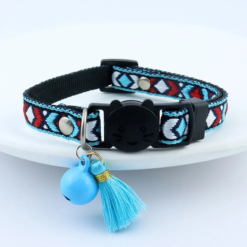 Collier motif Jacquard pour chat et petit chien avec cloche et pompon