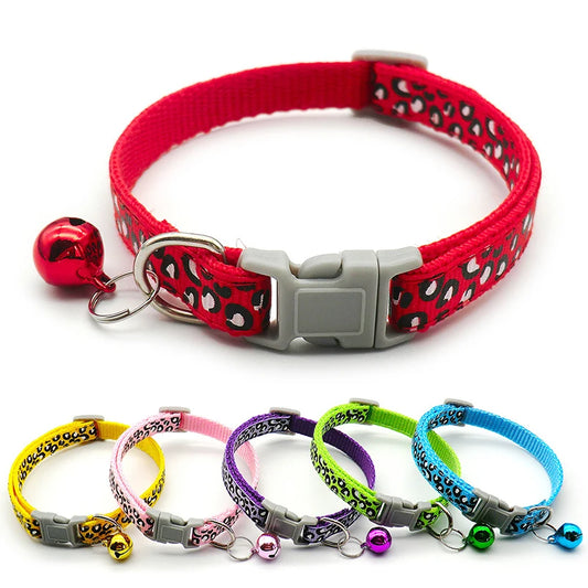 Collier pour chat à sangle réglable avec imprimé léopard et cloche