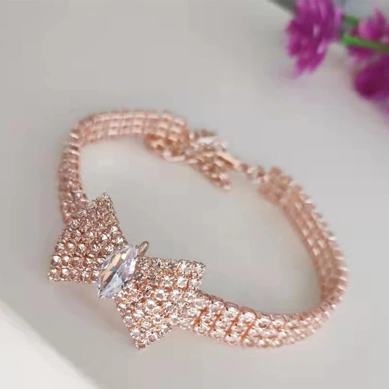 Collier strass nœud papillon luxueux pour chat