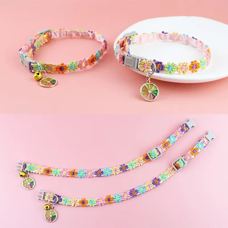 Collier mignon aux motifs colorés pour chat et petit chien