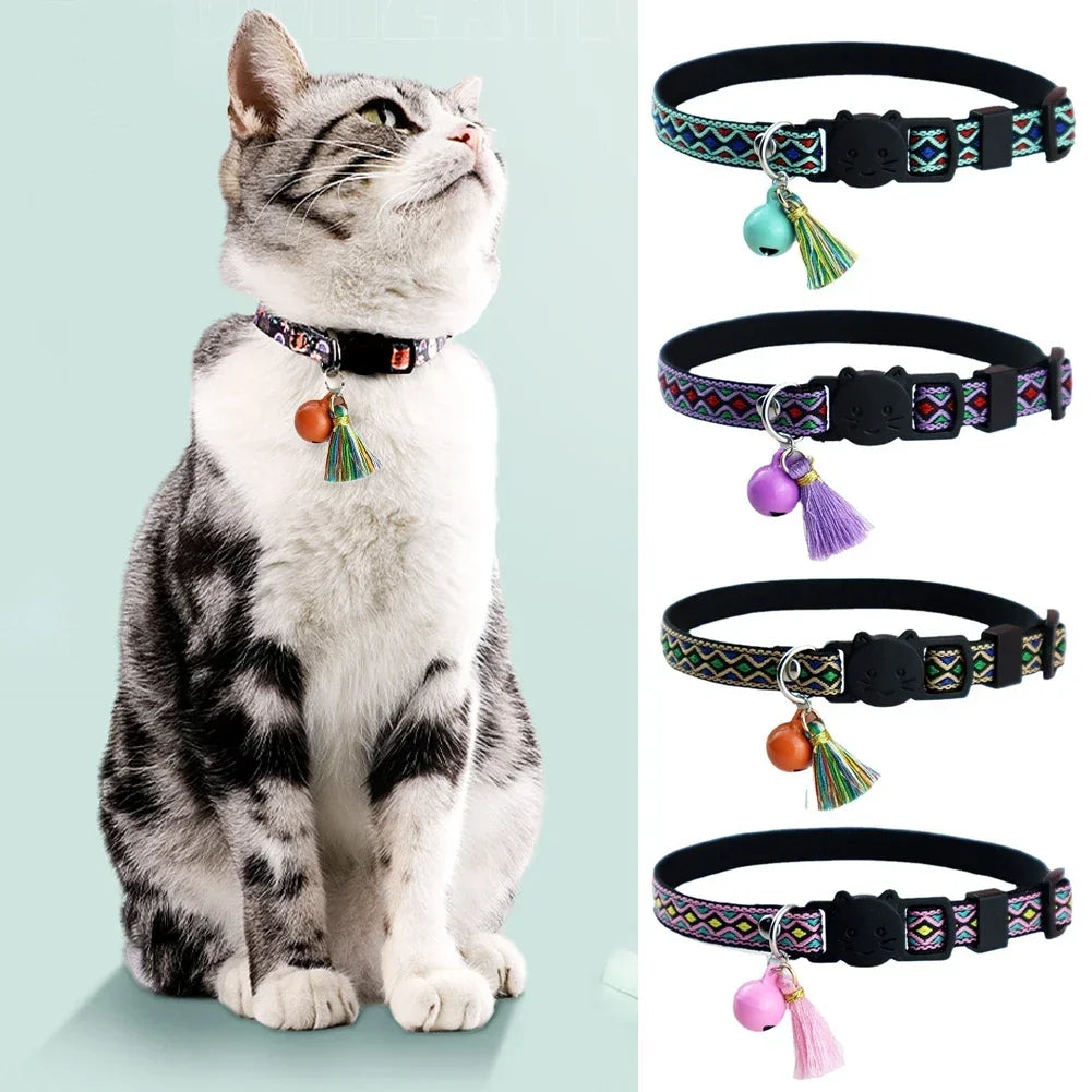 Collier motif Jacquard pour chat et petit chien avec cloche et pompon