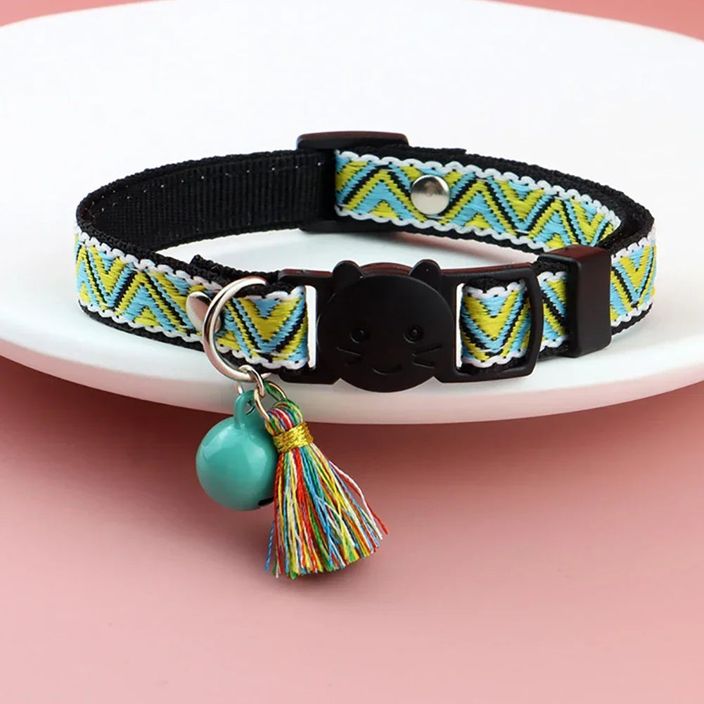 Collier motif Jacquard pour chat et petit chien avec cloche et pompon