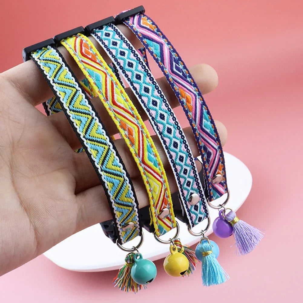 Collier motif Jacquard pour chat et petit chien avec cloche et pompon