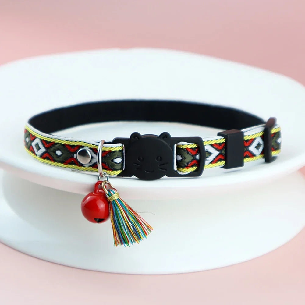 Collier motif Jacquard pour chat et petit chien avec cloche et pompon